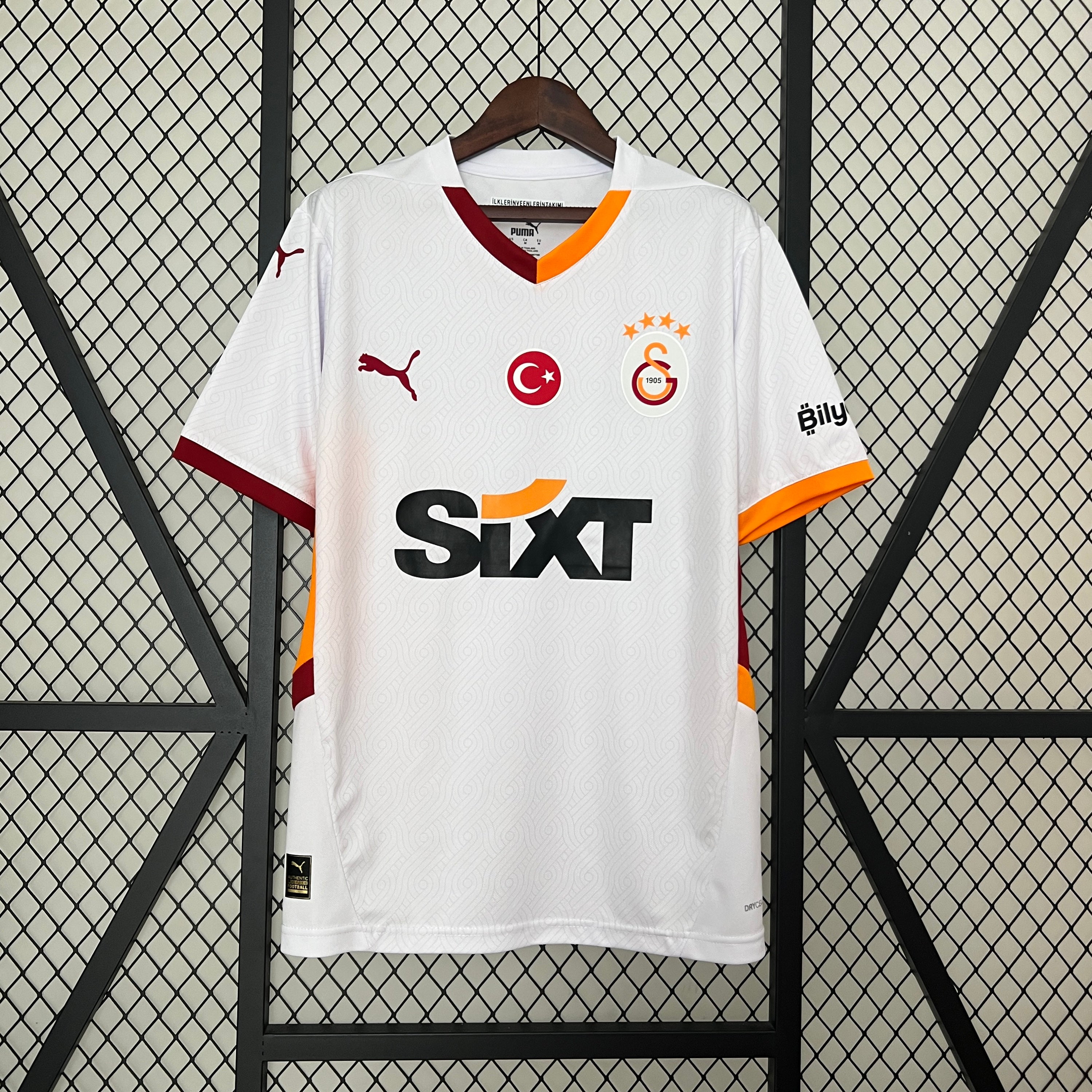 Le nouveau maillot rétro de la saison 1998-1999 de Galatasaray