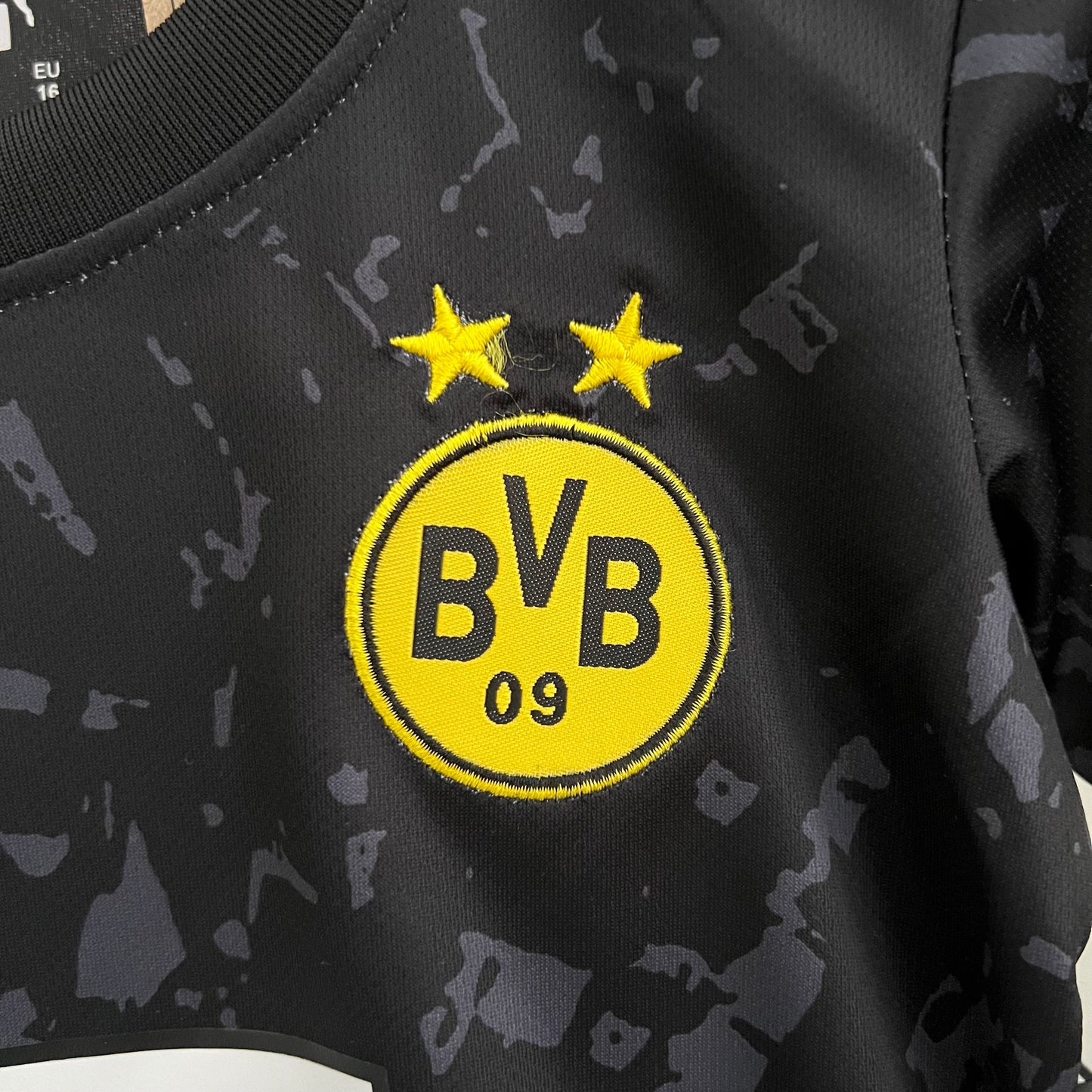 Kit Borussia Dortmund extérieur 2023/24