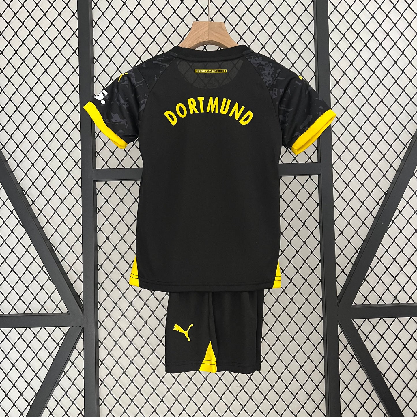 Kit Borussia Dortmund extérieur 2023/24