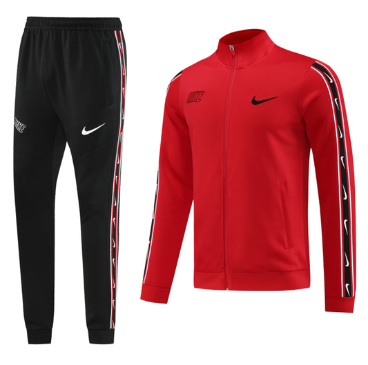 Survêtement jogging Nike Repeat logo rouge