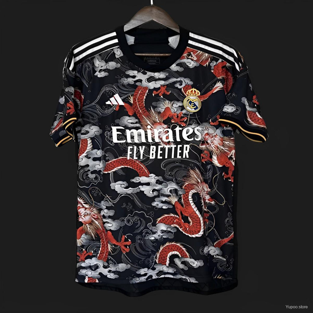 Maillot Real Madrid 23/24 – Design Dragon Chinois Rouge – Taille M, Coupe Slim – Neuf