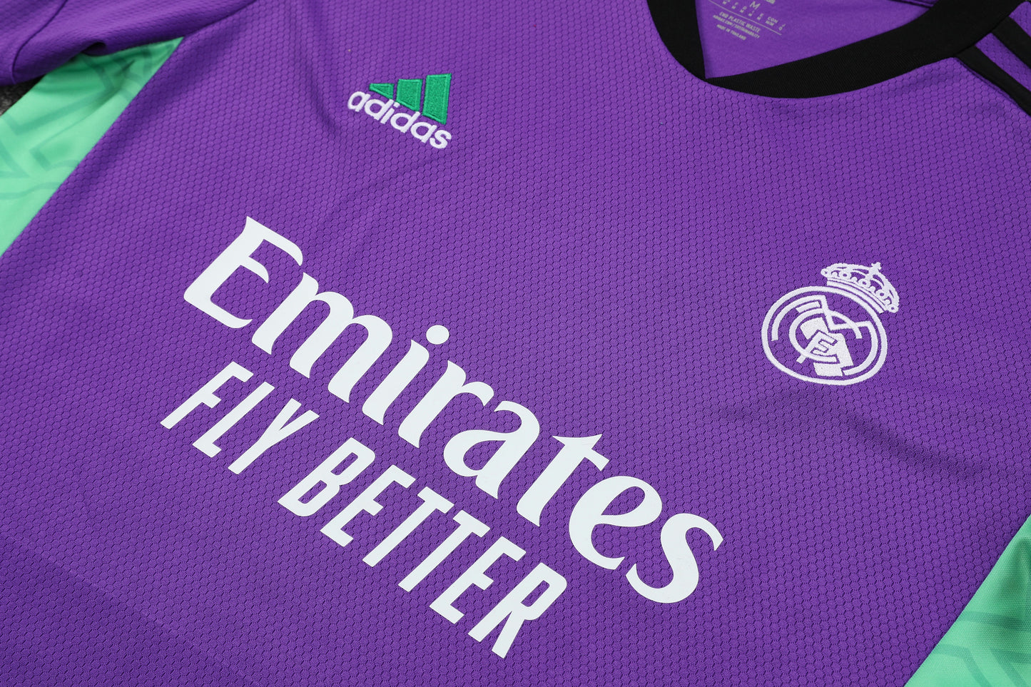 Kit ensemble football Real Madrid training violet 2023/24